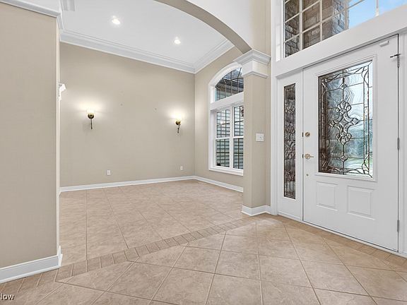 5th image of 332 Gretna Green Dr