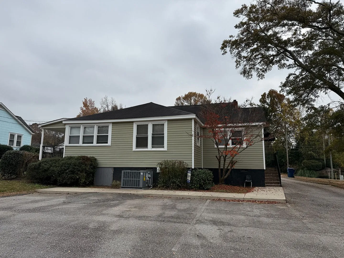 4 bed, 1.0 bath, 1260 sqft, $1,600 — Photo 3
