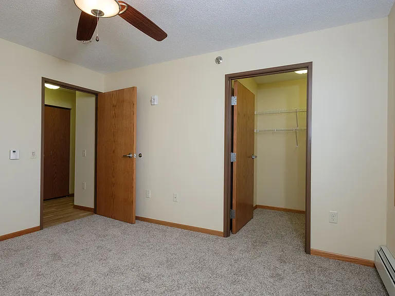 Fargo, ND Crossroads Apartments | Bedroom