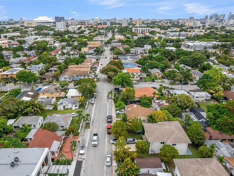 1029 SW 11th Ave — Photo 42