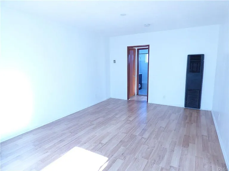 5832 Camerford Ave — Photo 9