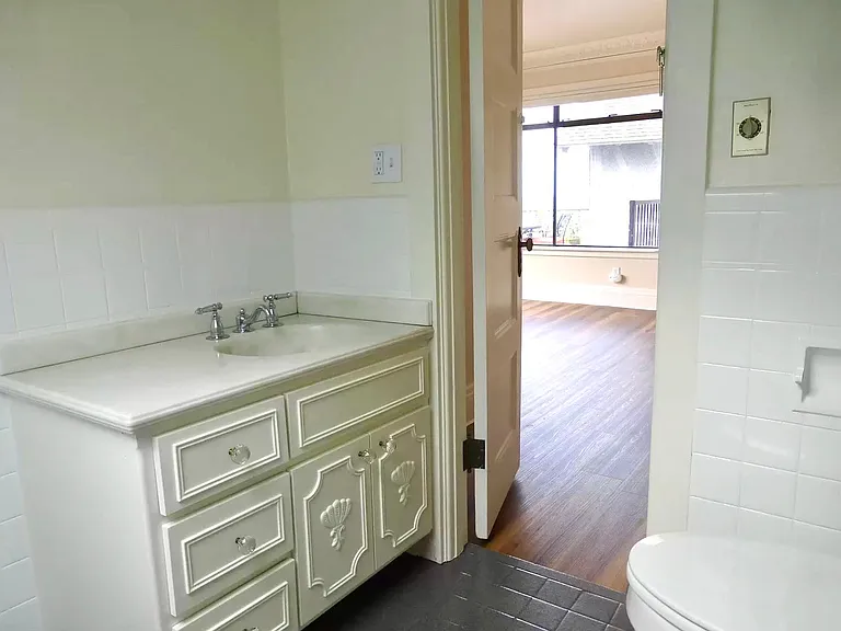 1 W Highland Dr #11 — Photo 19
