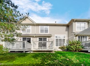 421 Vaughn Cir, Aurora, IL 60502