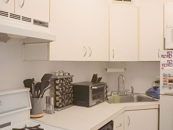 4th image of 155 E 34th St APT 16C