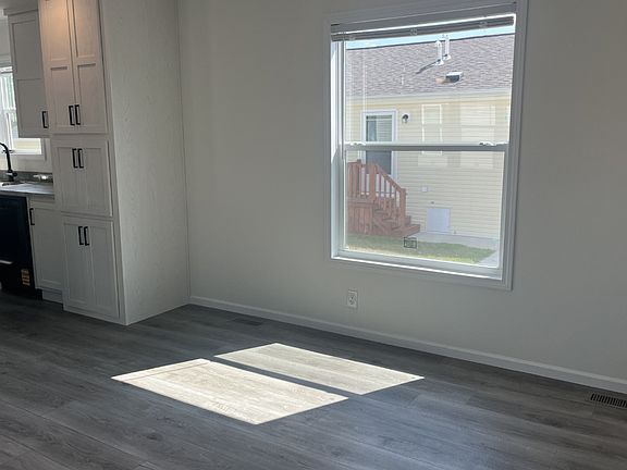 4th image of 24264 Redwood Dr #264