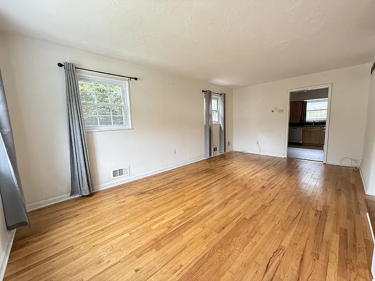 5835 Mount Vernon Dr — Photo 2