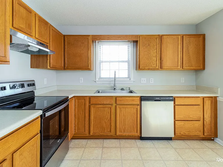 5540 Woodspring Dr — Photo 2