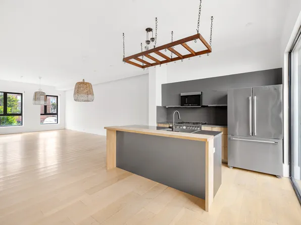 45 Wolcott Street PH image 3 of 15