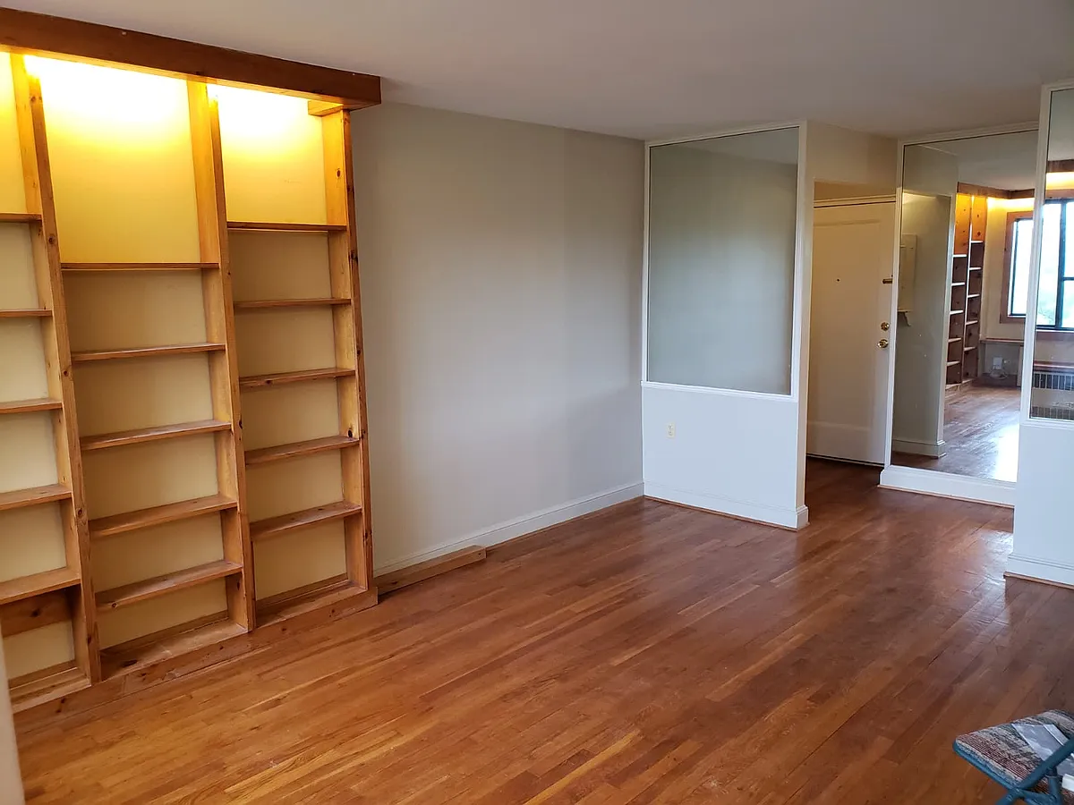 Building Photo - 1573 N Colonial Ter #302