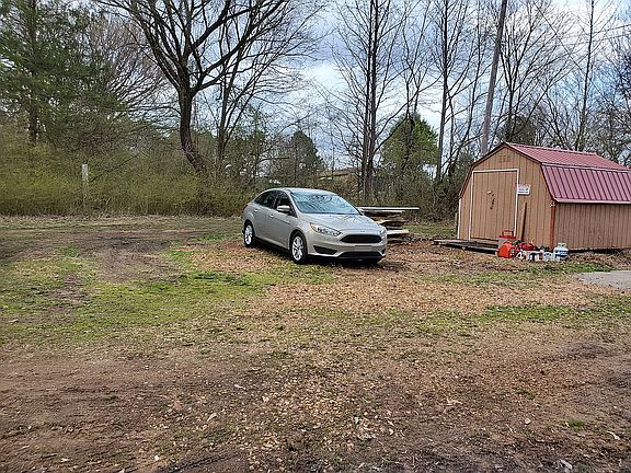 roundabout with shed