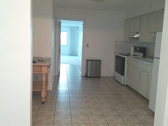 3rd image of 1314 Snell Isle Blvd NE APT 4