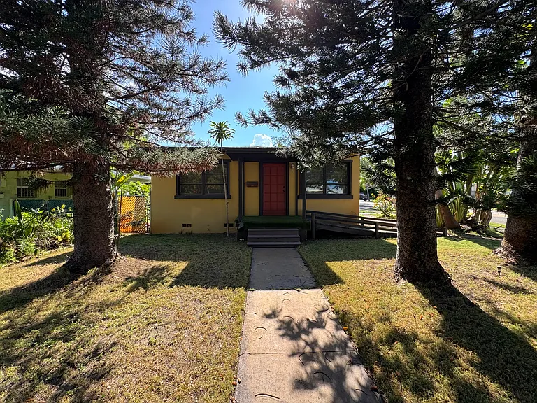 2919 Poinsettia Ave — Photo 3