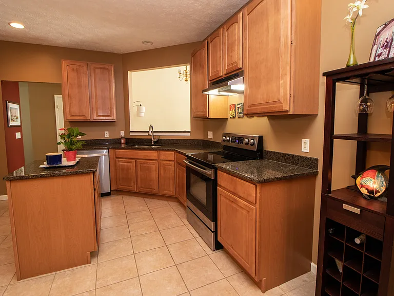 4977 Lake View Dr — Photo 13