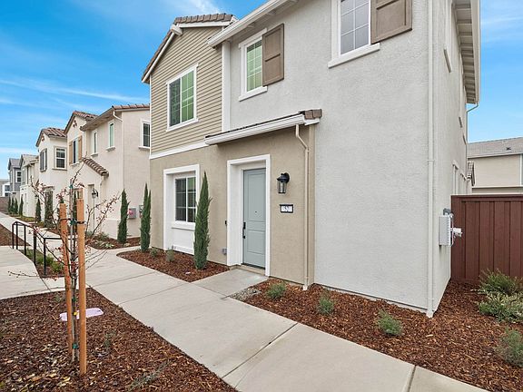 Sendero 52 Exterior Front