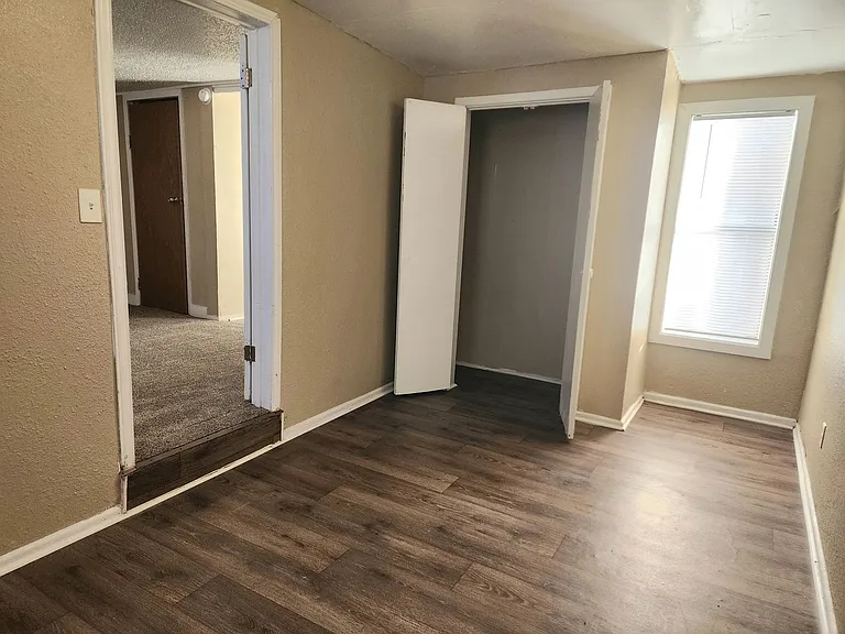 216 S Avenue I #4 — Photo 6