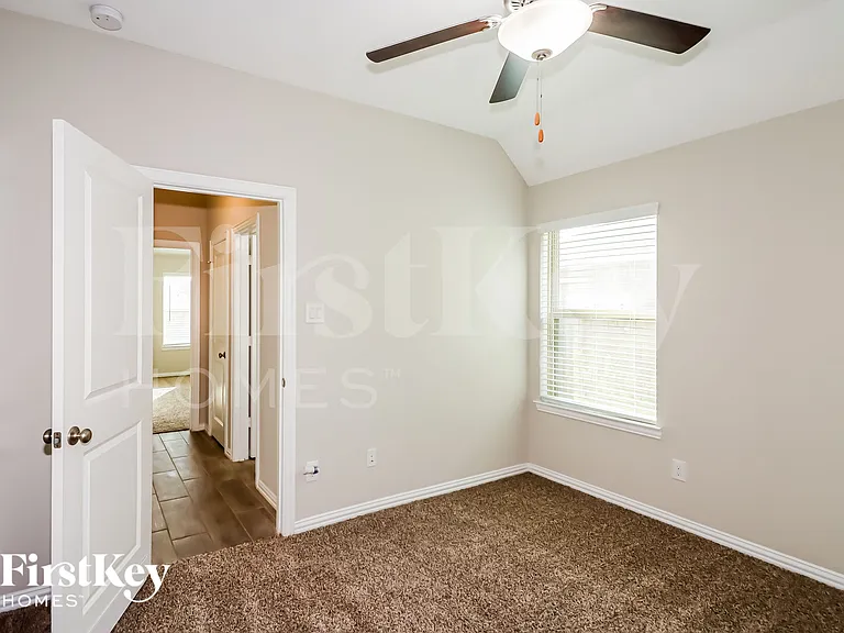 1648 Breezewood Dr — Photo 12