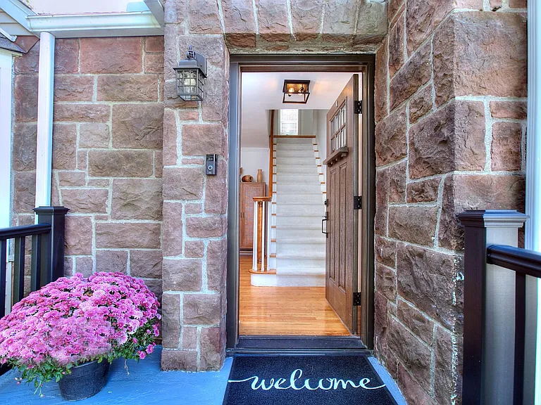 24 Mills St — Photo 3