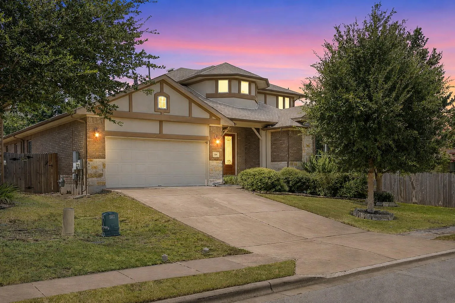 5 bed, 4.0 bath, 3224 sqft, $2,850 — Photo 2