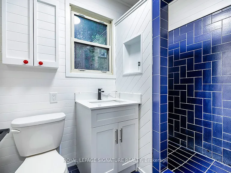 688 Aylmer St N — Photo 13
