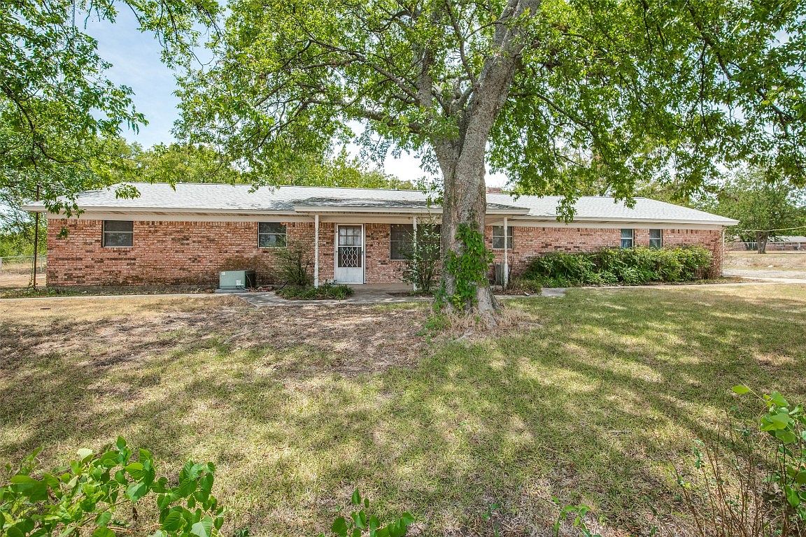 611 Hickory St, Rhome, TX 76078 | Zillow