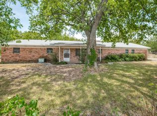 611 Hickory St, Rhome, TX 76078