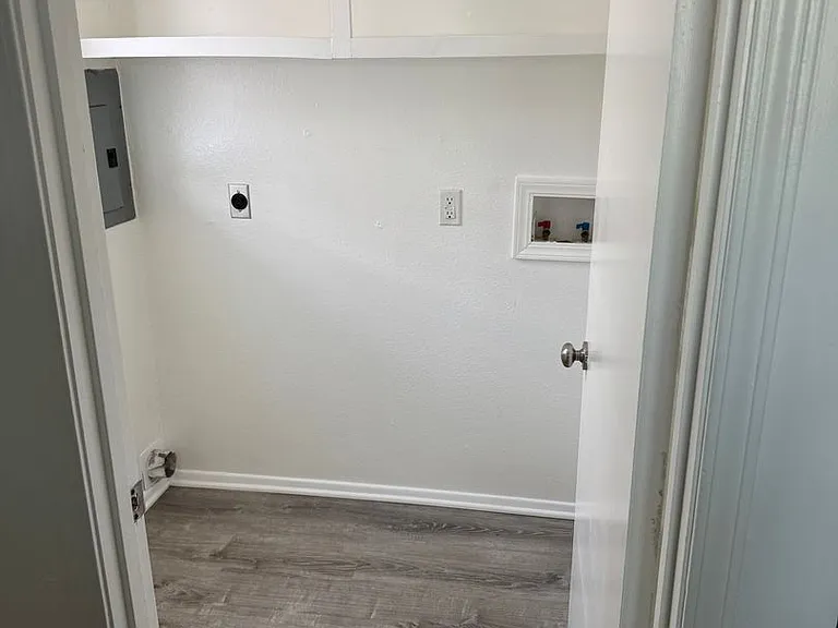 414 W College St — Photo 15