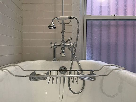 4th image of 212 W 11th St APT 2