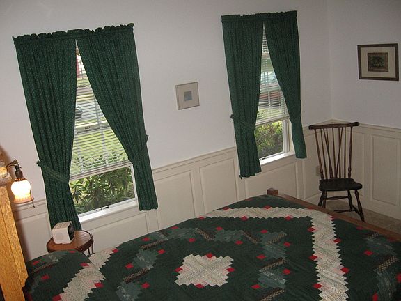 1st Fl BR Wainscoting