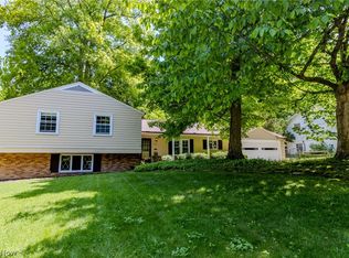 1045 Eastlawn Dr, Highland Heights, OH