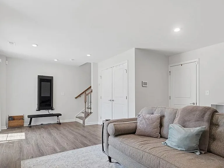 2527 Grantham Place Dr — Photo 12