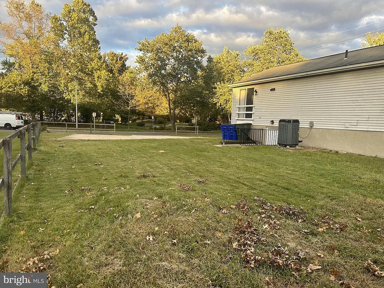 5 bed, 1900 sqft, $755 — Photo 4