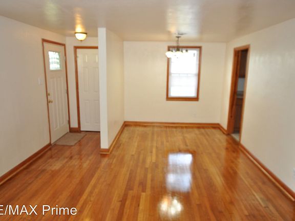 2nd image of 5900 Arden St
