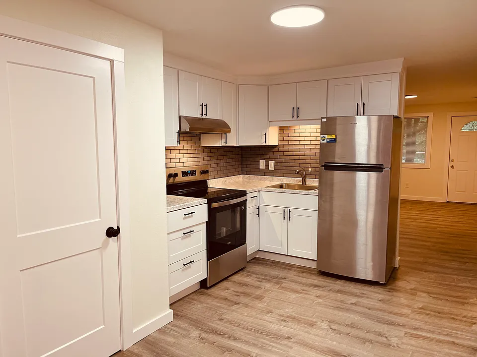540 Front St S #2