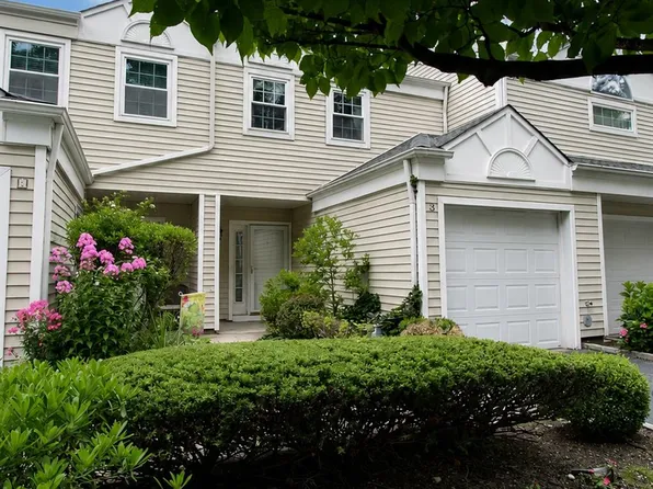 3 Pidgeon Court, Manorville, NY 11949