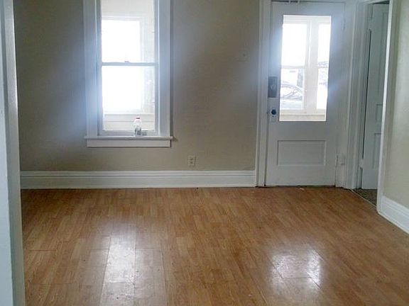 3rd image of 679 Hill Ave