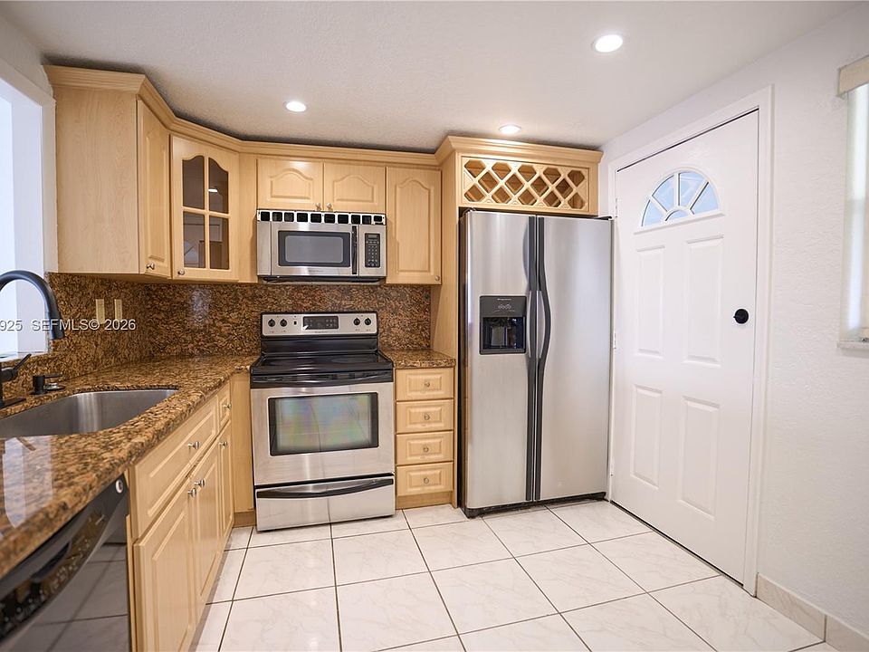 1st image of 3600 NE 170th St APT 401