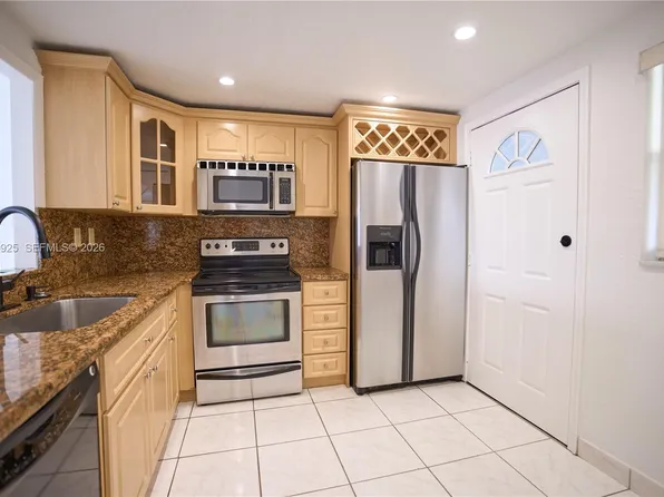 3600 NE 170th St APT 401, North Miami Beach, FL 33160