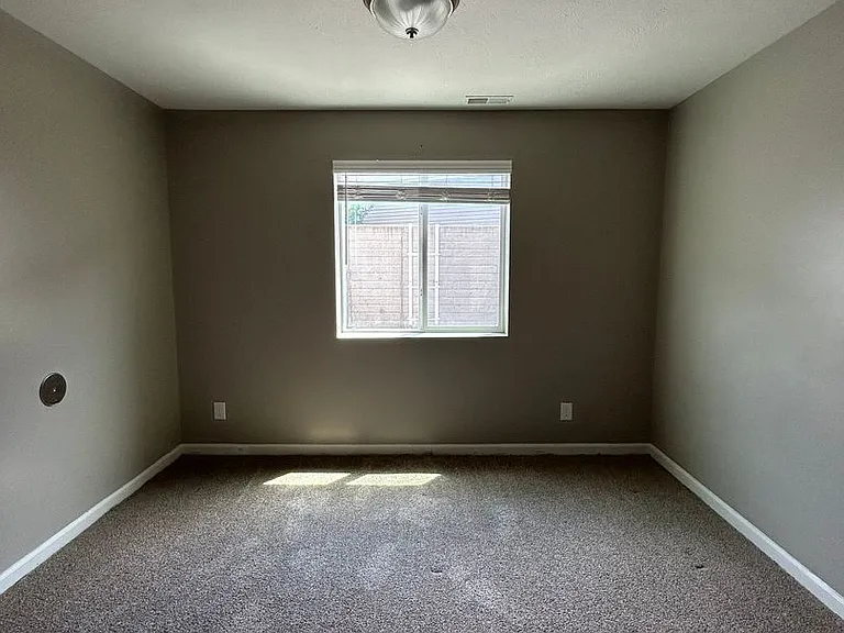 1059 N 170th Ave — Photo 39