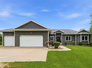 7977 218th Ave, Martelle, IA 52305