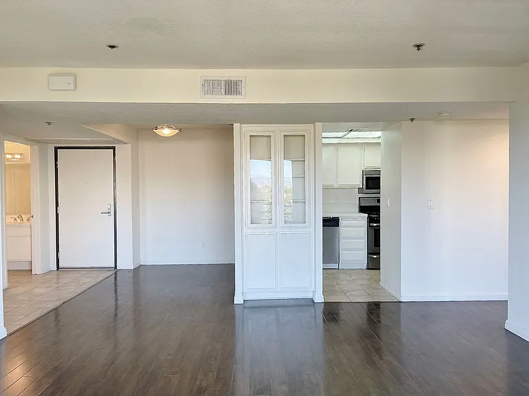 Midvale Towers — Photo 253