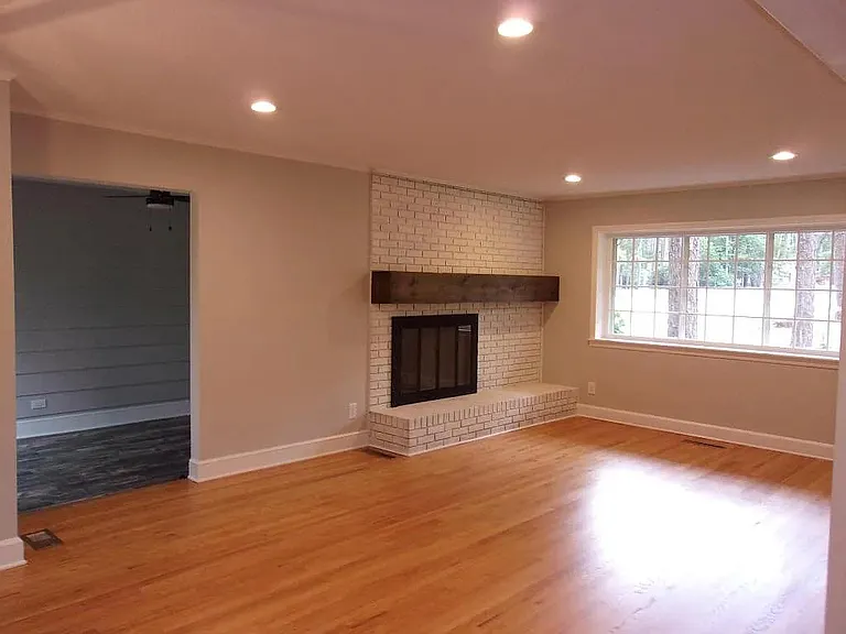 930 N Saylor St — Photo 10