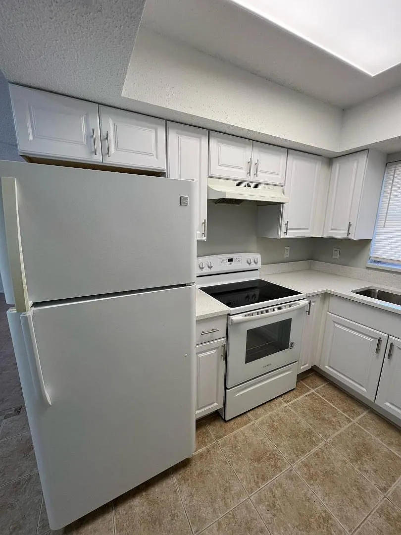 1 bed, 700 sqft, $1,200 — Photo 4