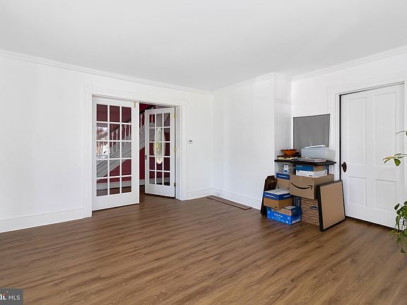 4th image of 403 W Market St