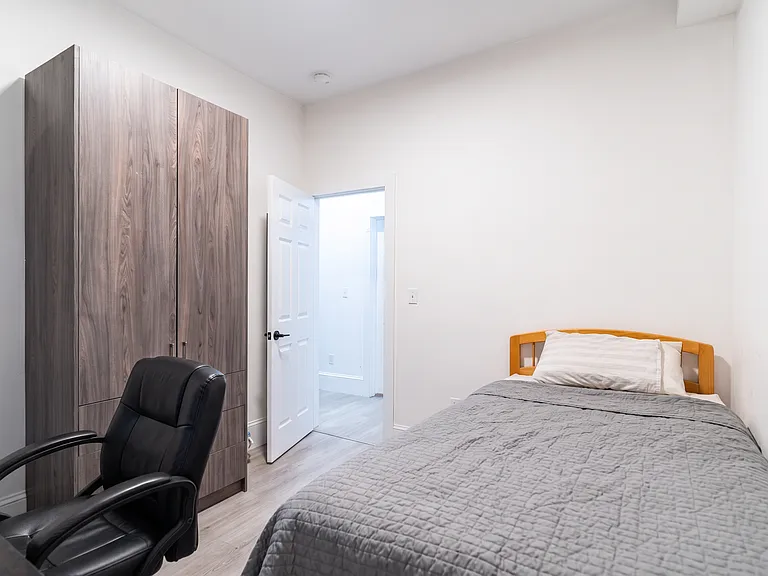 54-56 Burbank St #1 — Photo 11