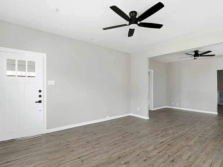 1230 Hammond Ave — Photo 5