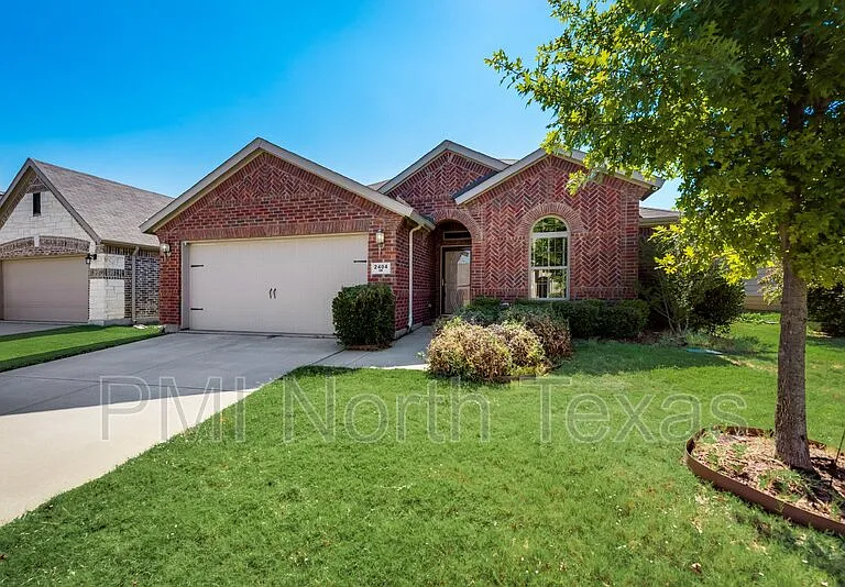 2404 Sun Creek Dr — Photo 3
