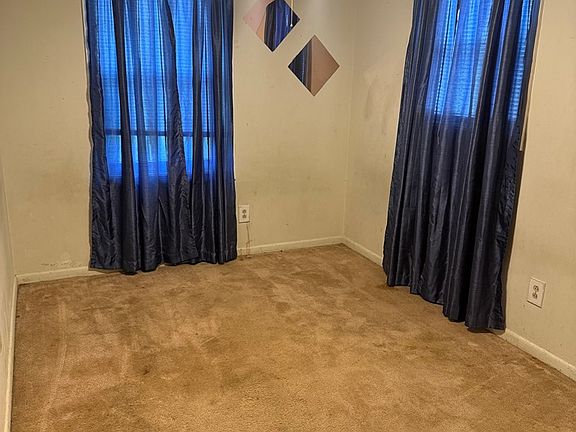 4th image of 17 Pinetree Cir