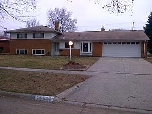 1st image of 16586 Surrey St