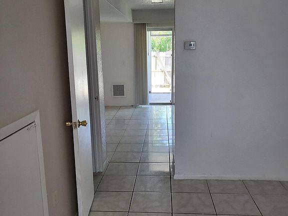 3rd image of 130 Lori Anne Ln