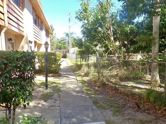 3rd image of 2505 Country Club Dr #115